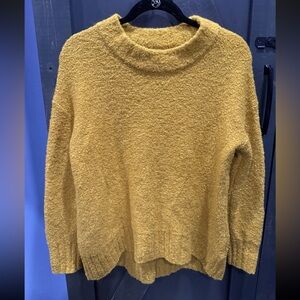 Old Navy Women's Mustard Yellow Textured Chunky Crewneck Sweater